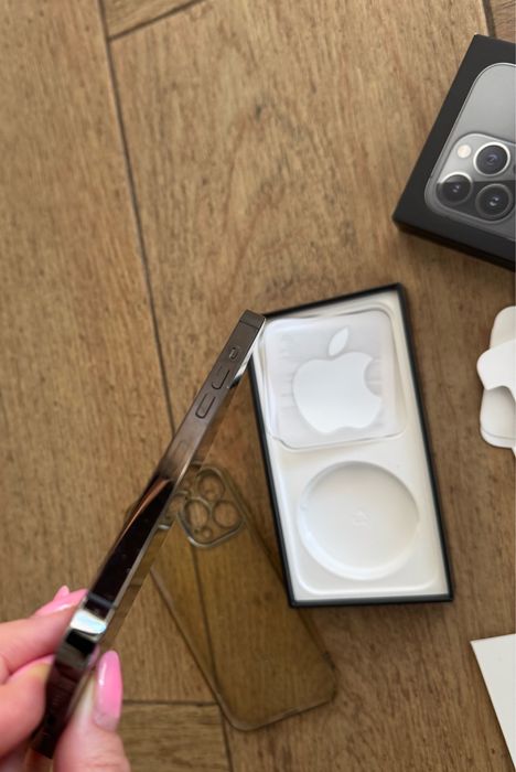 Iphone 13 pro 256GB с подарък блутуут слушалки хама