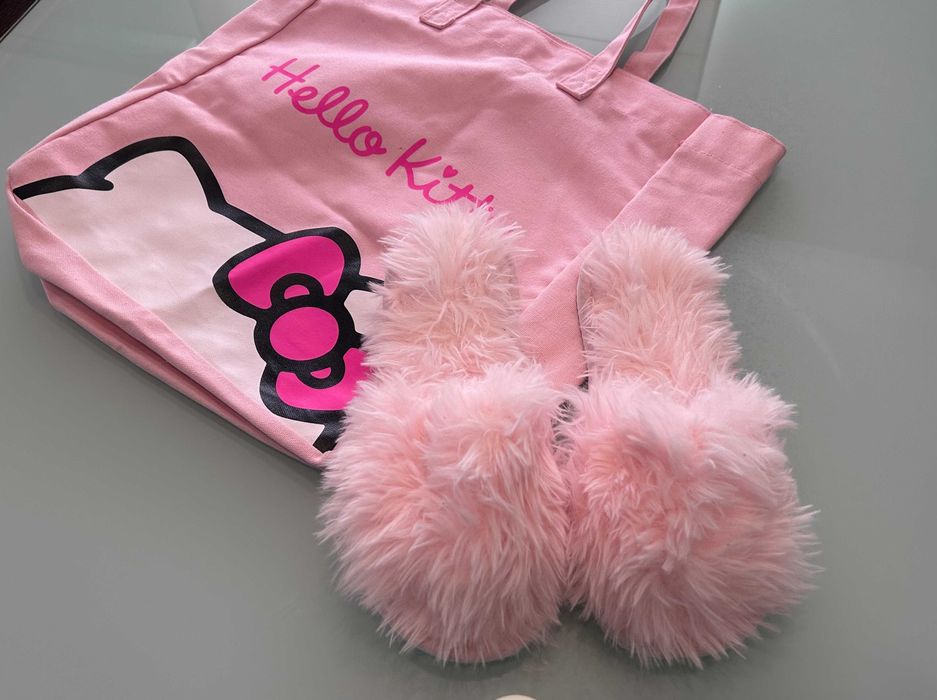 Комплект чанта Hello Kitty и пухкави пантофи