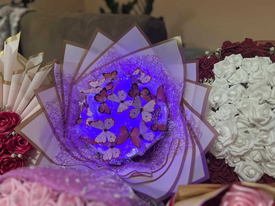 Букет от светещи пеперуди