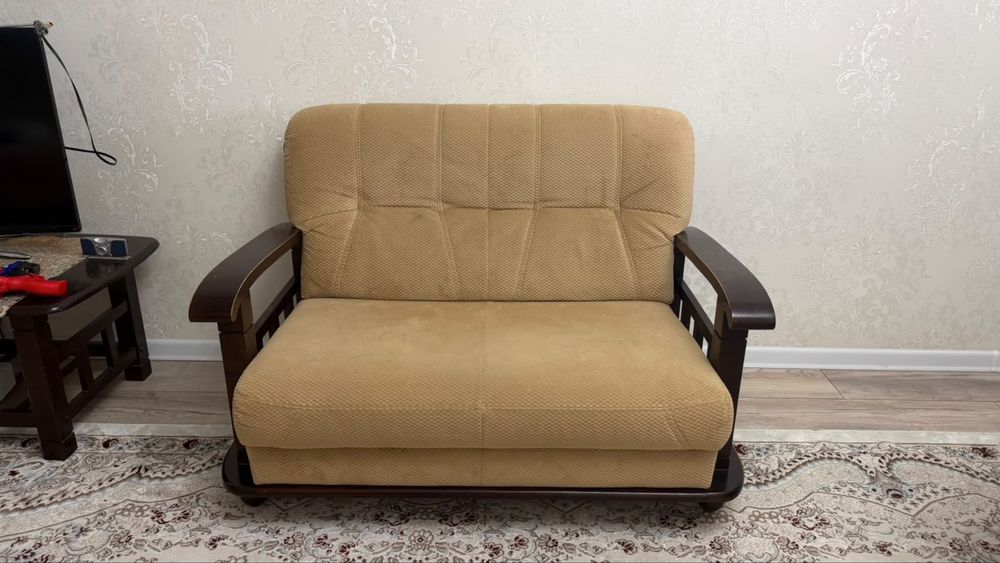 Продам диван в хорошем состоянии