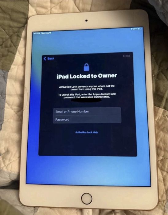 Servicii deblocari iPad si Macbook