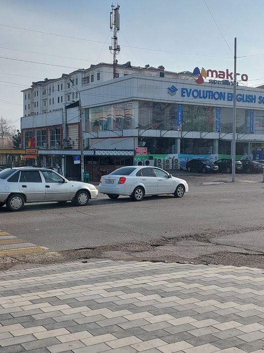 Qibray sentr makroni orqasidagi yangi dom arendaga