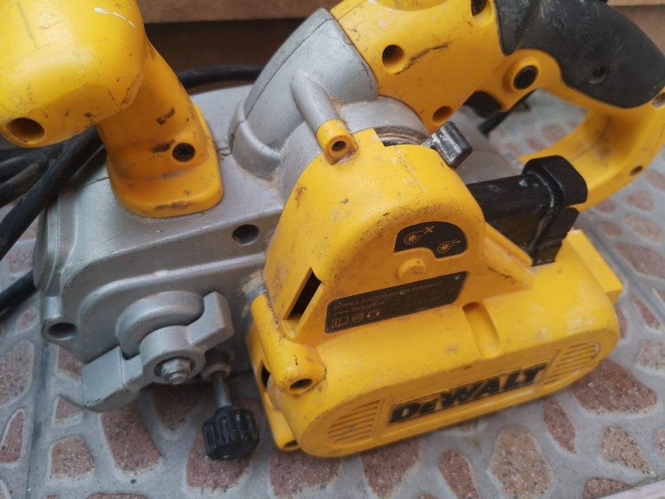 Лентов Шлайф De Walt dw433 800Wat 259/427м/s