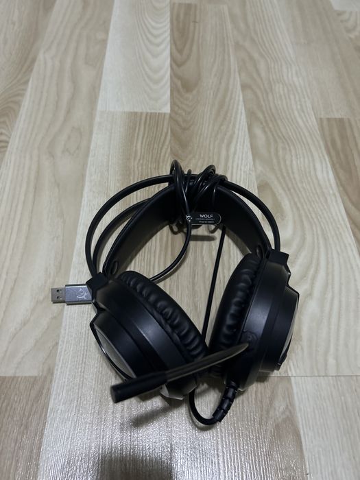 Casti gaming white shark cu leduri