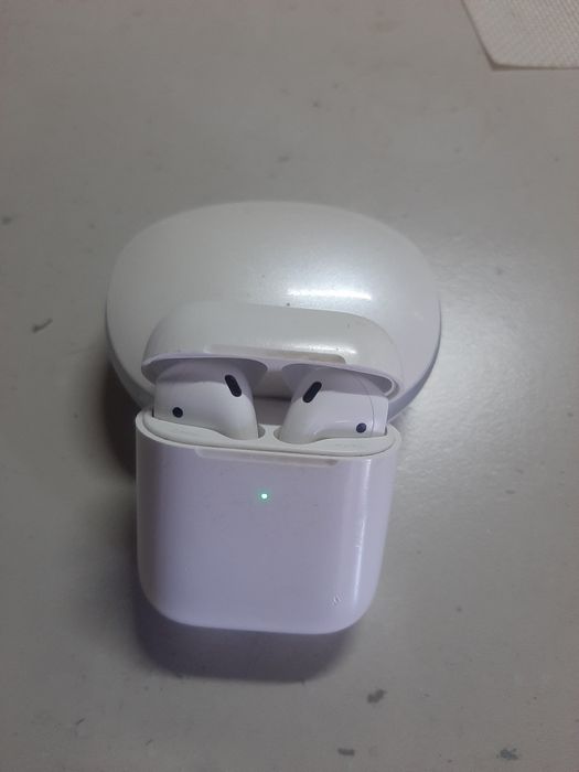 Наушники Apple AirPods