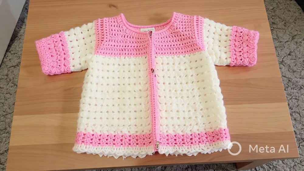 Плетена бебешка блузка за момиче