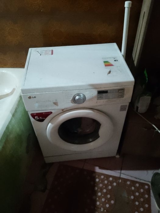 Kir yuvish mashinasi va dvijok sotiladi