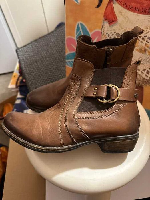 Ghete Lasocki de piele naturala