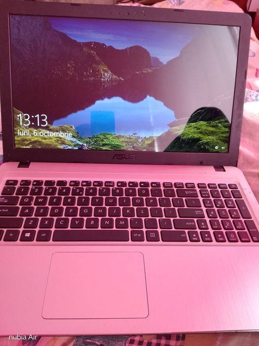 Laptop Asus Intel Celeron 1,1ghz 4gb ram 200gb HDD windows 10 pro ok