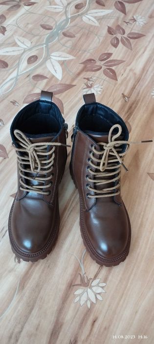 Продам: Ботинки.  ...