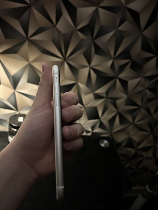 Продам 11 айфон с доками