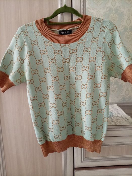 Продам кофточки водолазку