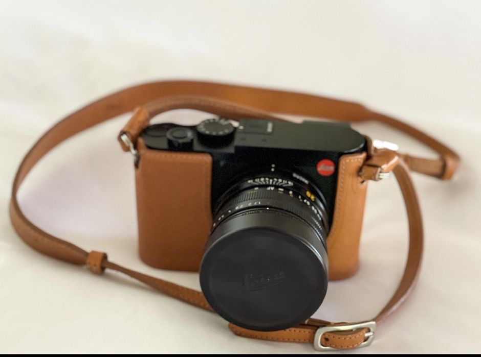 Leica Q2, отличное состояние, полный комплект + аксессуары.