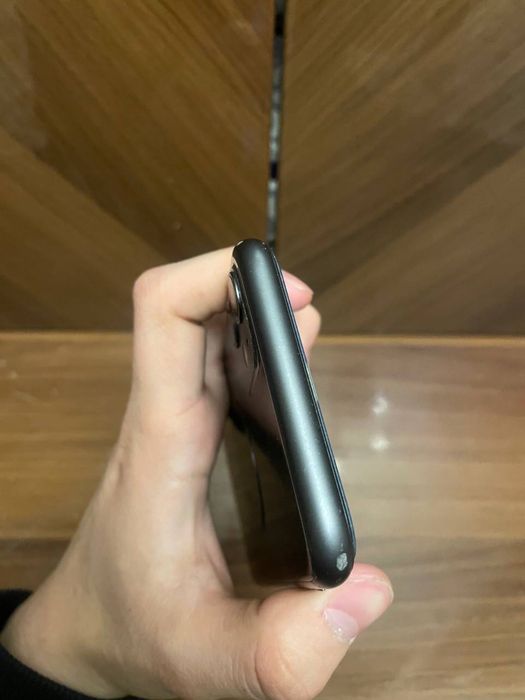 Айфон 11 в черном