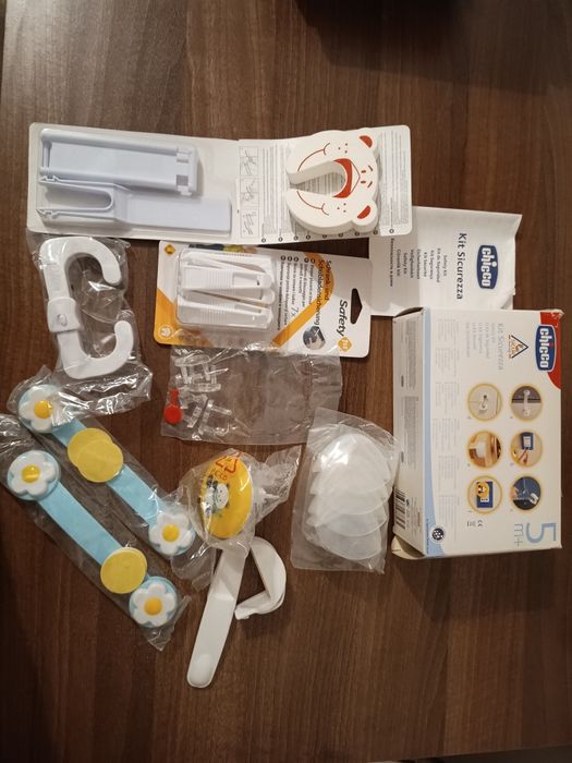 2 seturi Chicco Kit de siguranta pt dulap,priza,usa,frigider si lampa