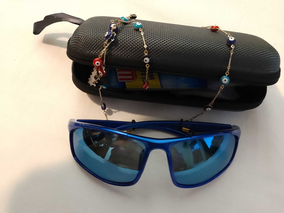 Продавам слънчеви очила