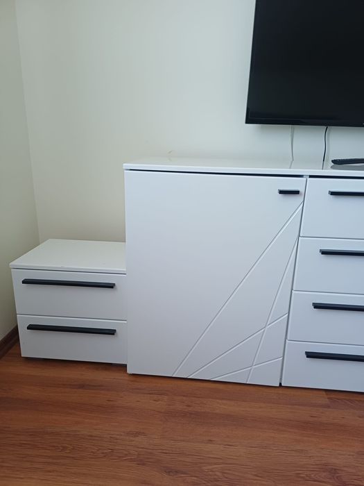 Vând Comodă TV + 2 noptiere