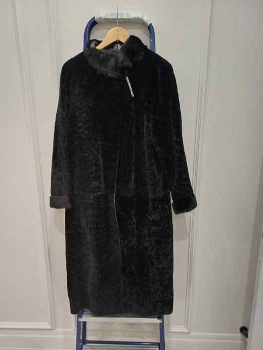 Продам мутоновую шубу с норкой