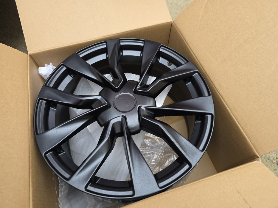 Jante de aliaj pentru  Tesla pe 18  marca silver line