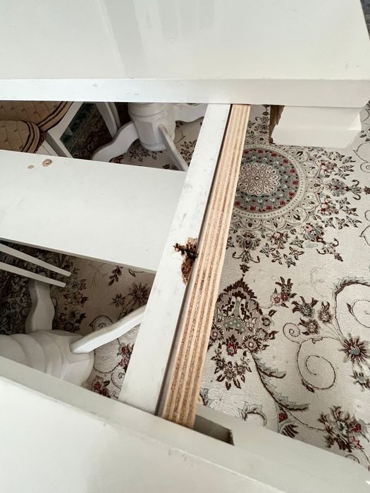 Продам стол для гостиной