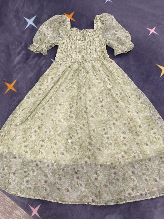 Зеленое платье длины миди