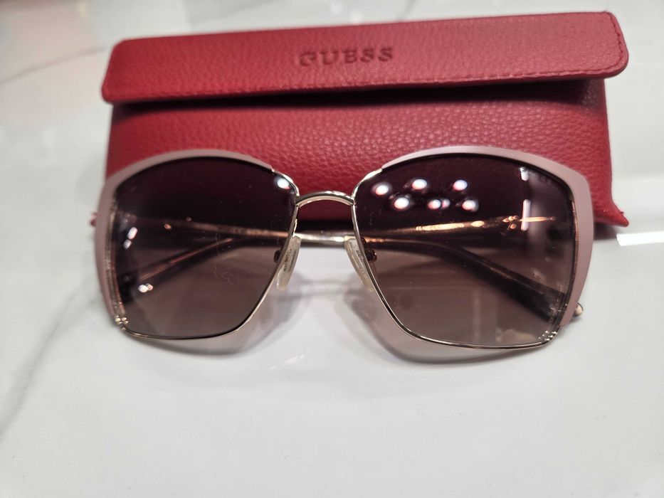 Слънчеви очила марка Guess