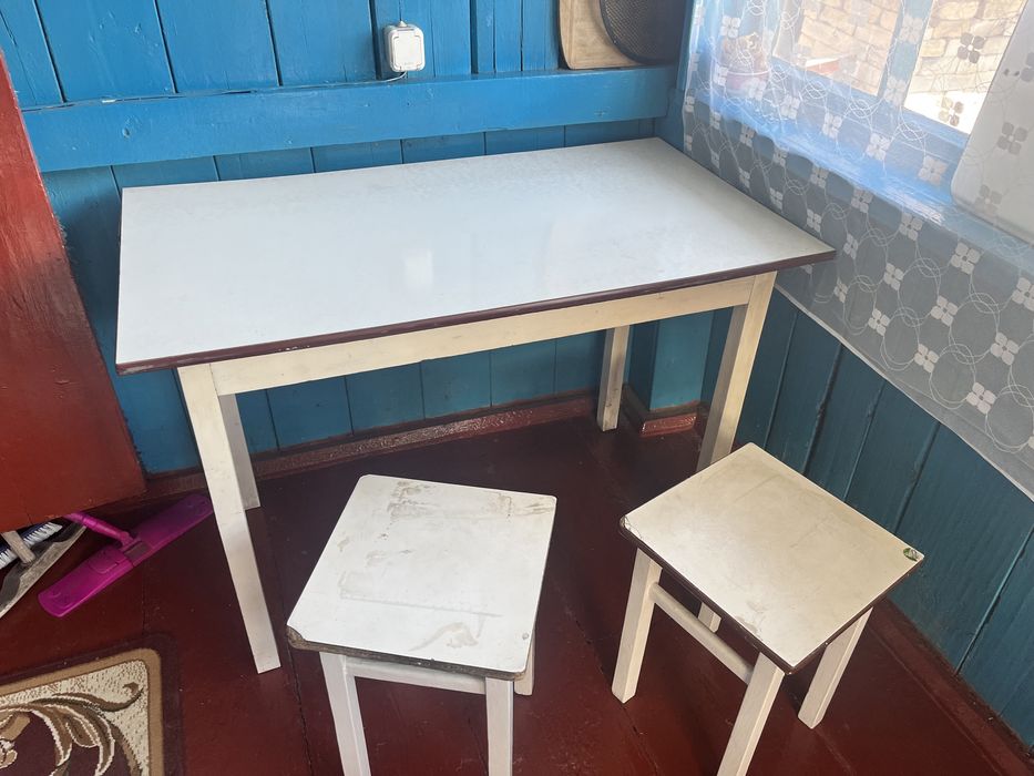 Продам обеденный стол