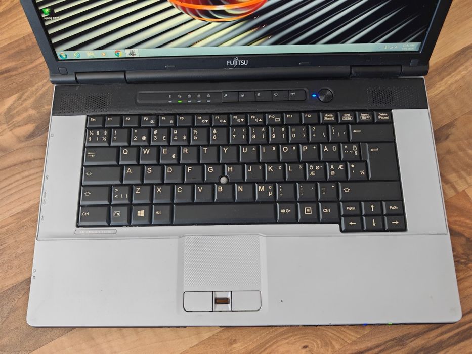 Fujitsu LifeBook E751