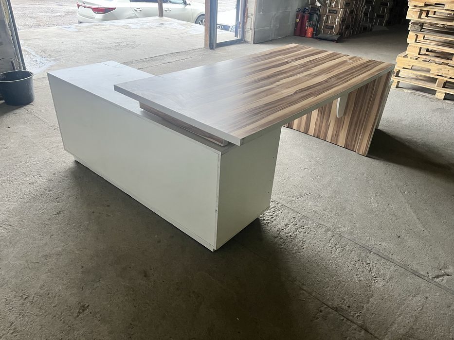 Продам стол офисный