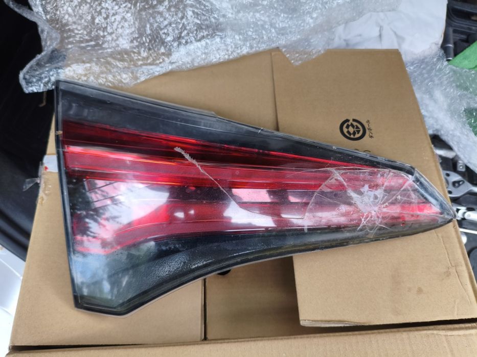 Задний внутренний фонарь RAV4