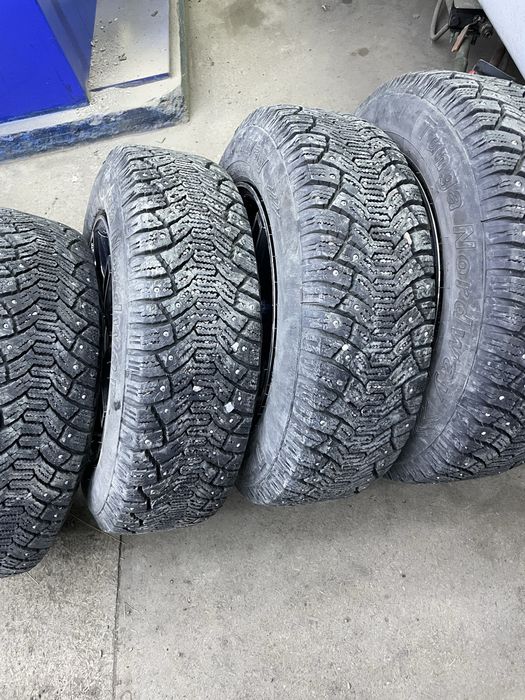 Продам зимнюю резину с дисками