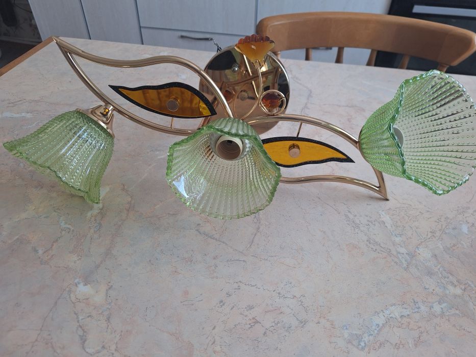 Продам  люстру, в хорошем состоянии.