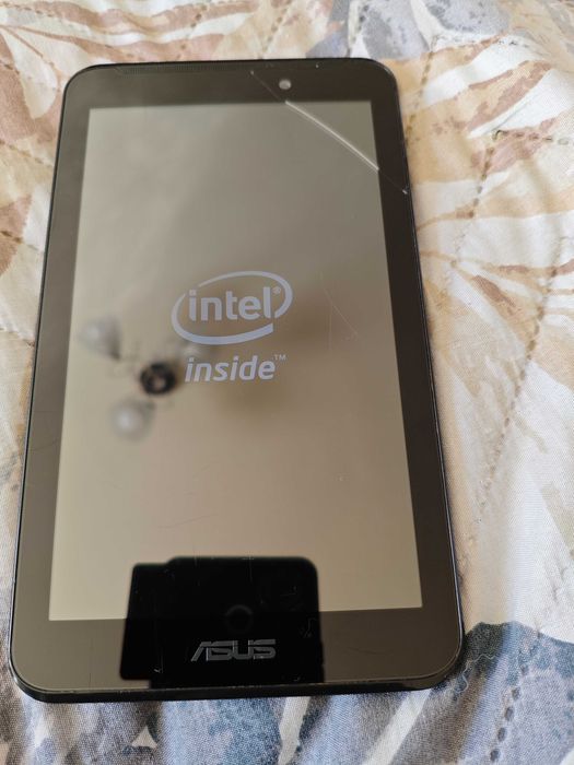 Лот от 2 таблета за ползване, ремонт или части