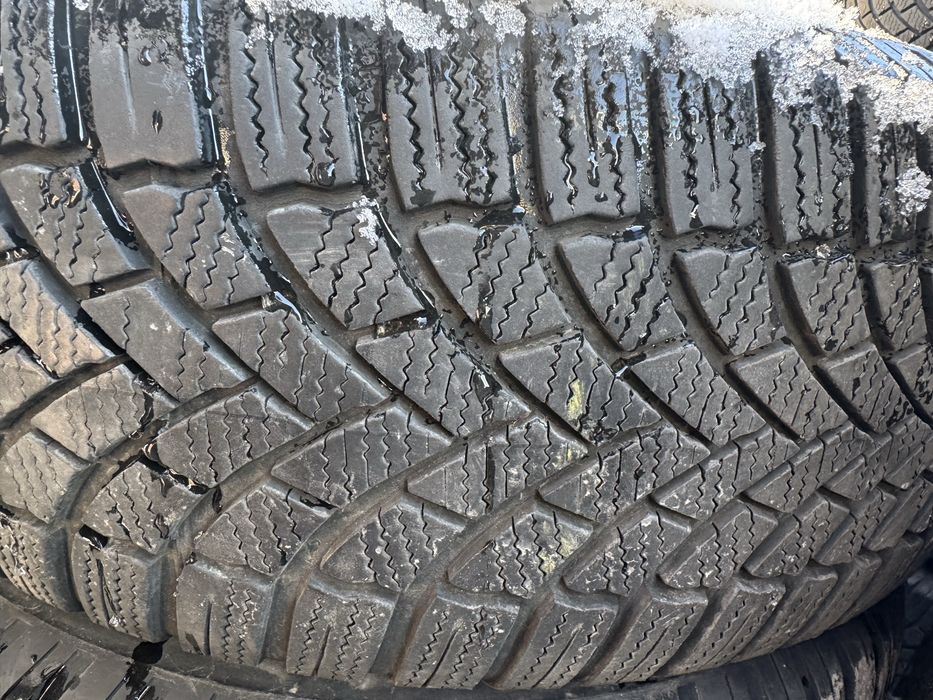 Anvelope iarnă Bridgestone Blizzak LM005 215/60 R16 99H