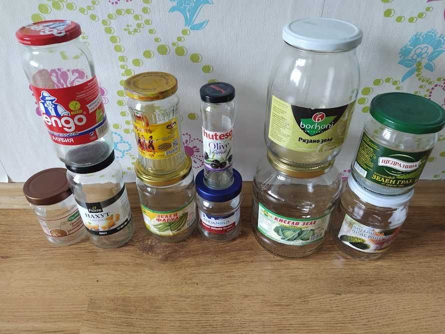 стъклени буркани с винт