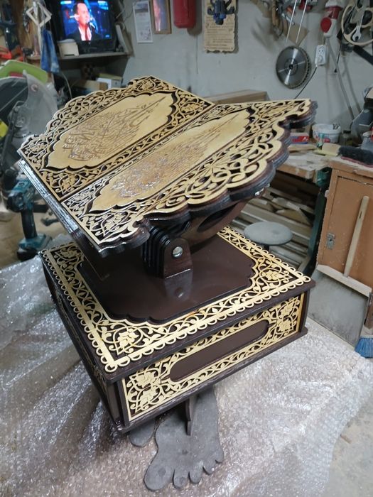 Оқуға арналған тұғыр.