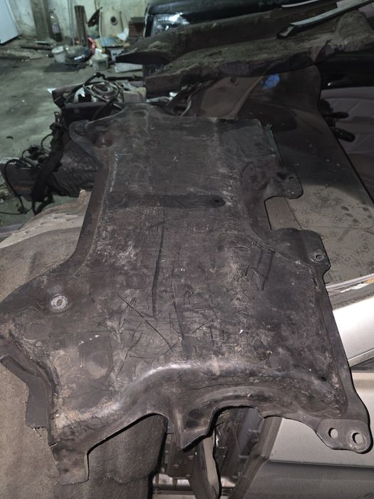 Долна Кора за двигател на Mercedes CLS w218