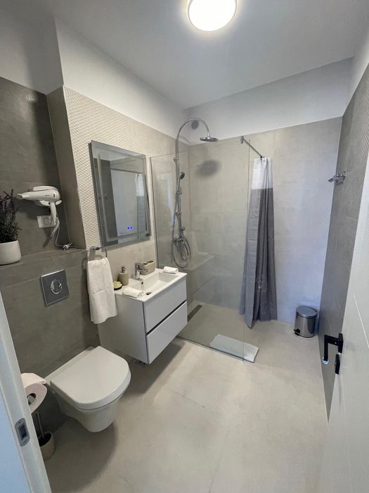 Apartament de inchiriat, bloc nou