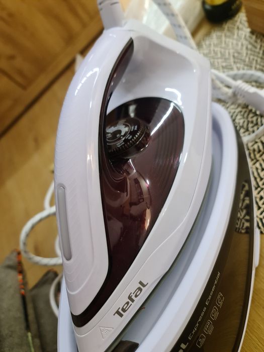 Tefal Express Essential Sistem de călcat cu aburi 5.2bar cu rezervor 1