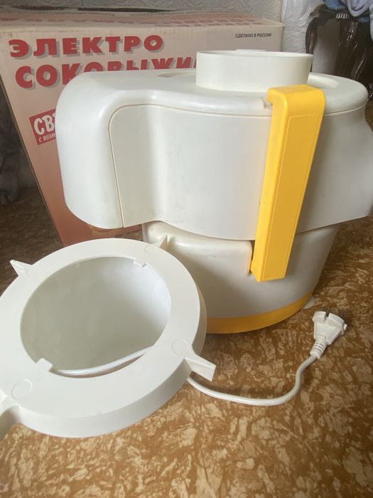 Продам электро соковыжималку новая