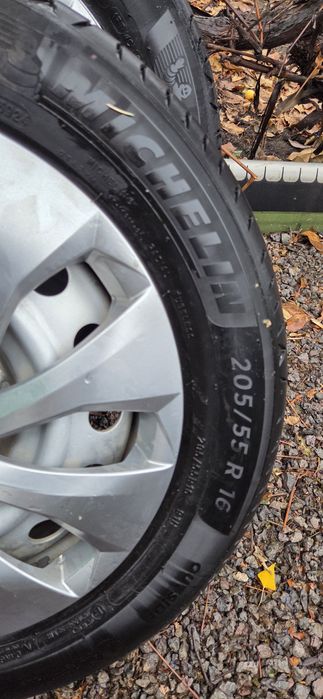 Продам комплект летней резины michelin r16