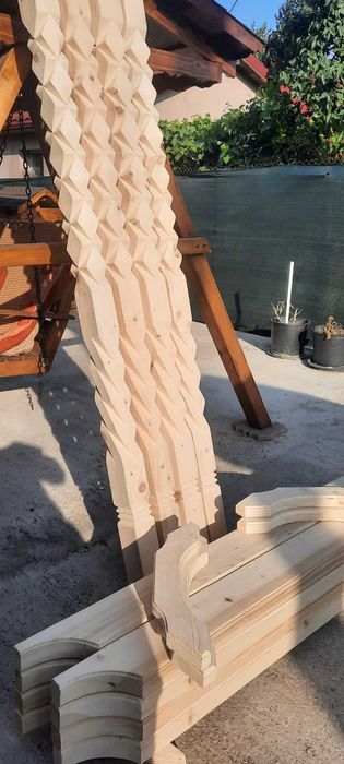 Stâlpi sculptați lemn