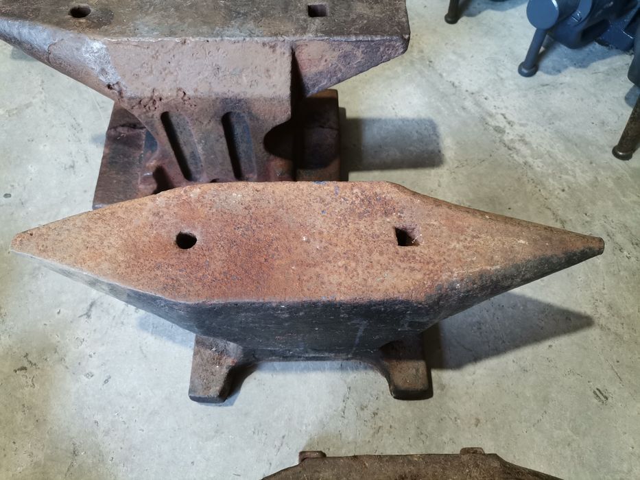 Малка средна голяма наковалня