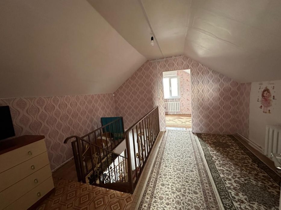 Мансардный дом в старом Аралтале. Не новый, но аккуратный