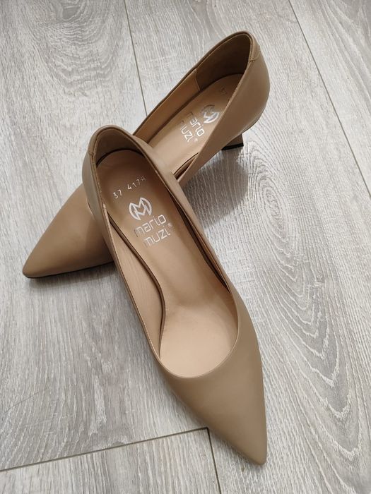 Продам базовые туфли