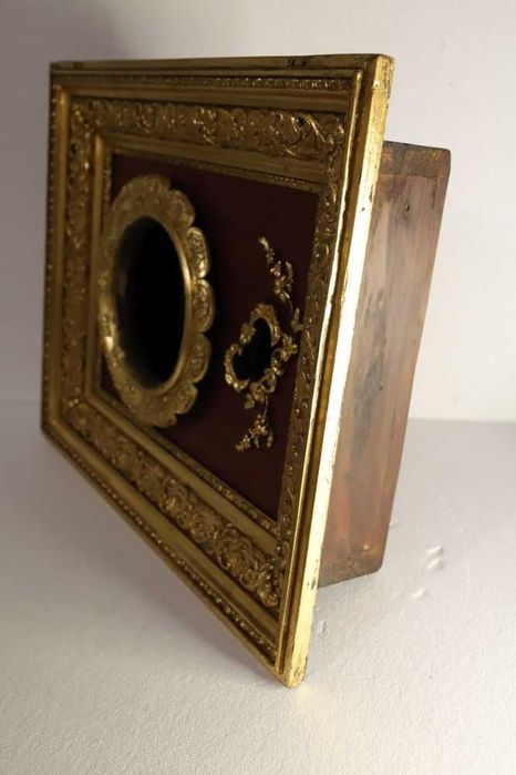 Cutie de lemn cu foita de aur pentru ceas perete