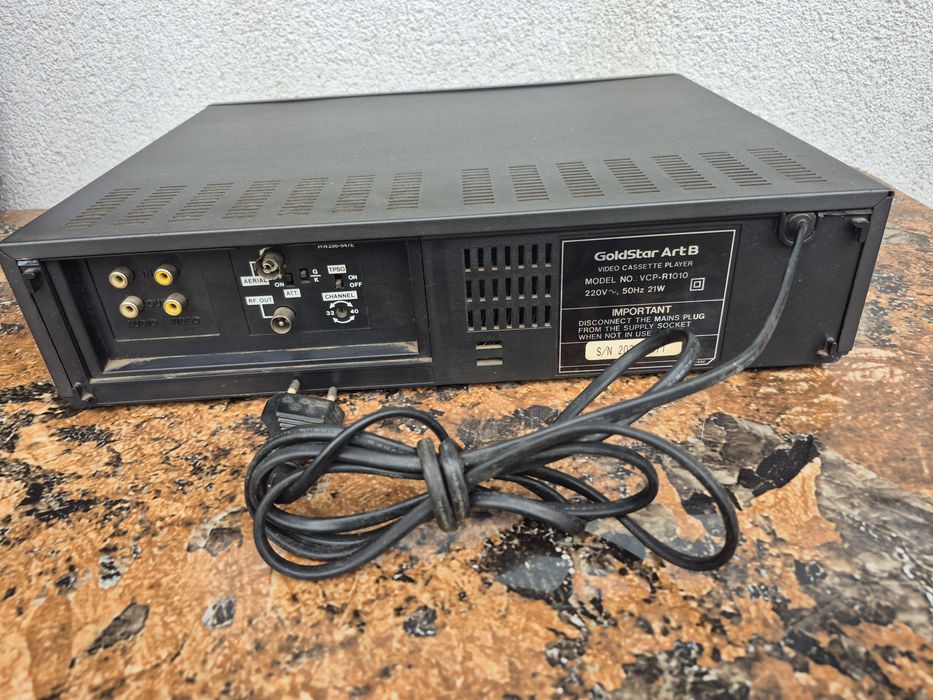 Vand video casette pleyer marca Gold Star Art B model VCP-R1010