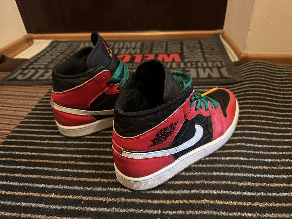 Jordan 1 Mid Christmas Edition