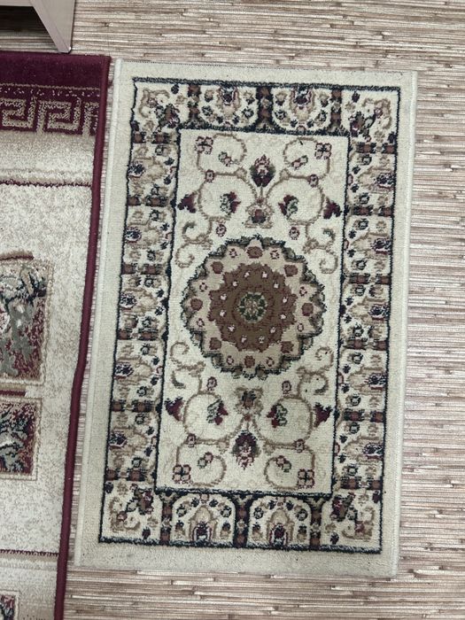 Продается БУ ковер + в подарок маленький