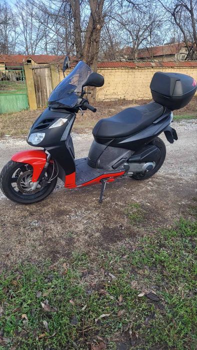 Aprilia Sportcity / SR Max 300cc – 22 к.с., автоматик, обслужен, 2014 г
